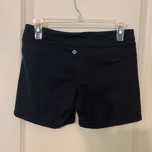 Lululemon short black yoga shorts